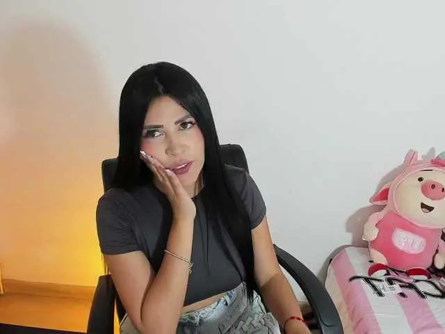 Alanna-atm on BongaCams 