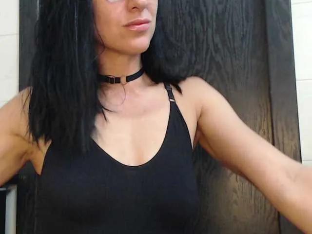 Alina-black on BongaCams