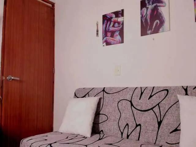 Charlotte-Bayron on BongaCams