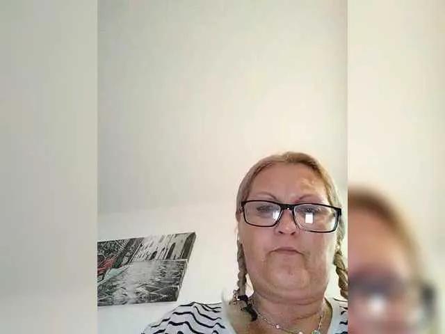 DivineBlond on BongaCams 
