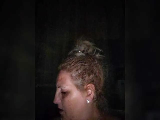 DivineBlond on BongaCams 