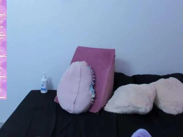 EllaDavs on BongaCams