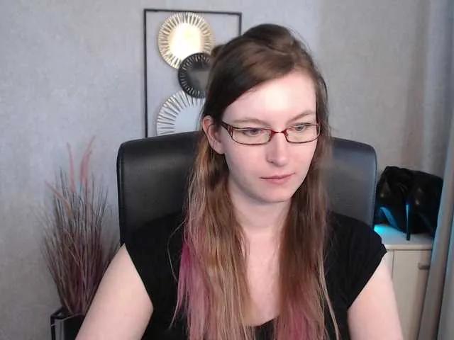 EmmaHeart on BongaCams