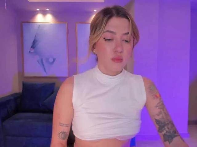 EveBenson on BongaCams 