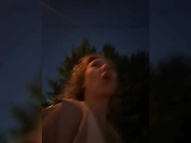 Janchi- on BongaCams