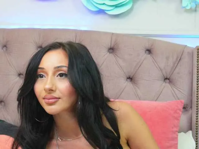 JenniferLovve — I love showing off my body, touching my pussy, and playing with toys while someone watches. Being admired makes me ache for more .