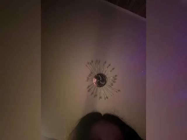 Little-BEE on BongaCams