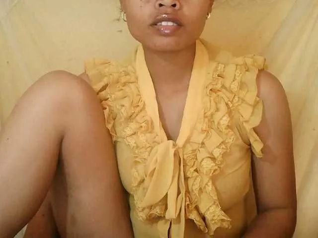 Pussy01lips on BongaCams 