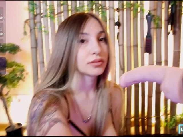 VikkiRood on BongaCams