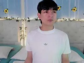 aleaurarashi on CamSoda 