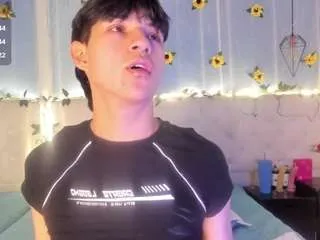 aleaurarashi on CamSoda 