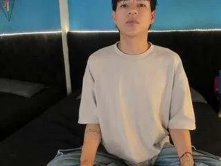 aleaurarashi on CamSoda 