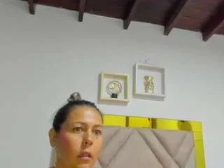 arianaspate on CamSoda 