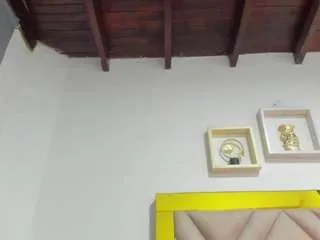 arianaspate on CamSoda 