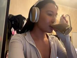 aurorathomas — Massage my tits! #ASIAN [111 tokens remaining]