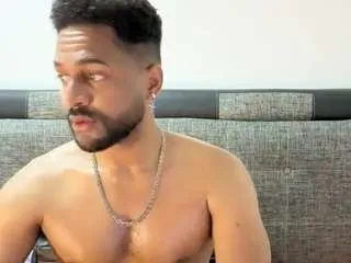 bbcblackhot33 on CamSoda 