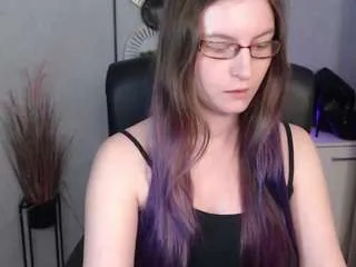 emmatease94 on CamSoda 