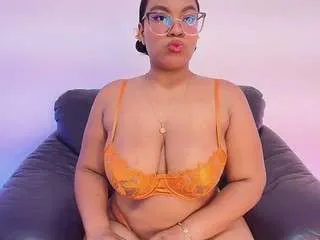 esmeralda-bigbotty on CamSoda 
