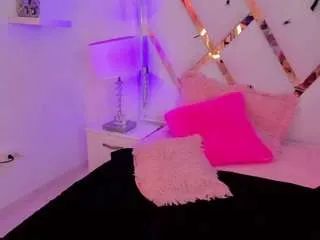 little-mommy on CamSoda 