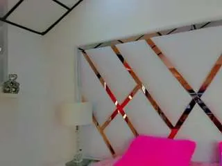 little-mommy — Show tits  pinch nipples [Multi Goal]