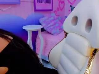 little-mommy on CamSoda 