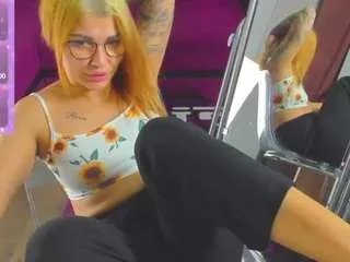 miiakittyy on CamSoda 