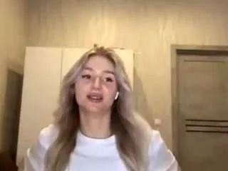 renatamercier — Unbutton the bra and Dance with naked back [GOAL MET]