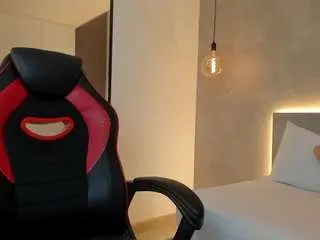 samantha-17 on CamSoda 