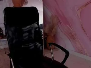 scarlett-sanders — sexy tongue kiss [157 tokens remaining]