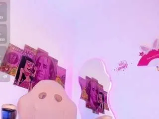 sofiaa-ferrer — show finger in my ass [80 tokens remaining]