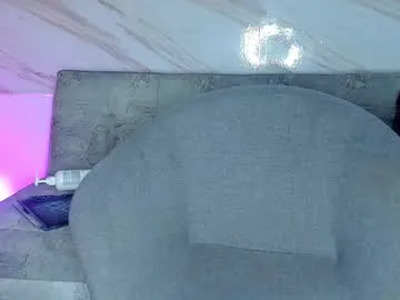 eimy_smit — GOAL: ice on my nipples [165 tokens remaining] hey hello #bigass #blonde #milf #mommy #toes