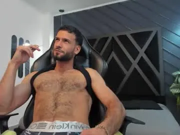 jacob_benelli — GOAL: HORNY MASTURBATION + PRECUM [99 tokens remaining] Hi welcome ! Tips turn me on and make me cum #new HERE!!! #muscle #hairy #latino #bigcock