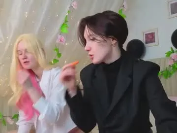 lil_tits_girls on Chaturbate 