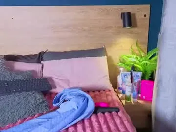 sarahmiler_ — GOAL: Footjob  [16 tokens remaining] Welcome let's enjoy together #heels #fuckmachine #pantyhose #squirt #anal