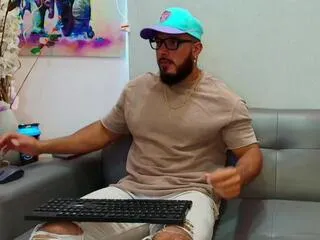 titan_max on Flirt4Free 