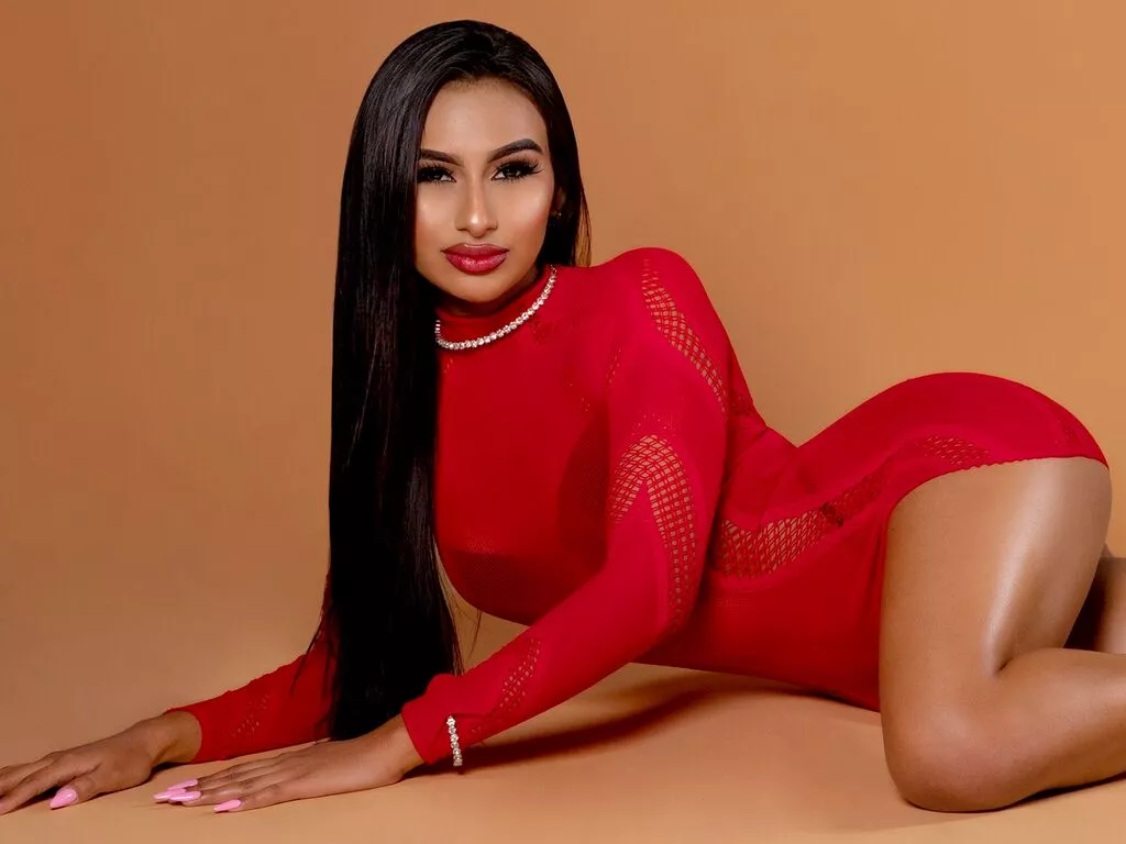 AlessiaMathews — I enjoy traveling and getting to know new cultures, I love pets and I love meeting new people! Do you want to be impressed by me?