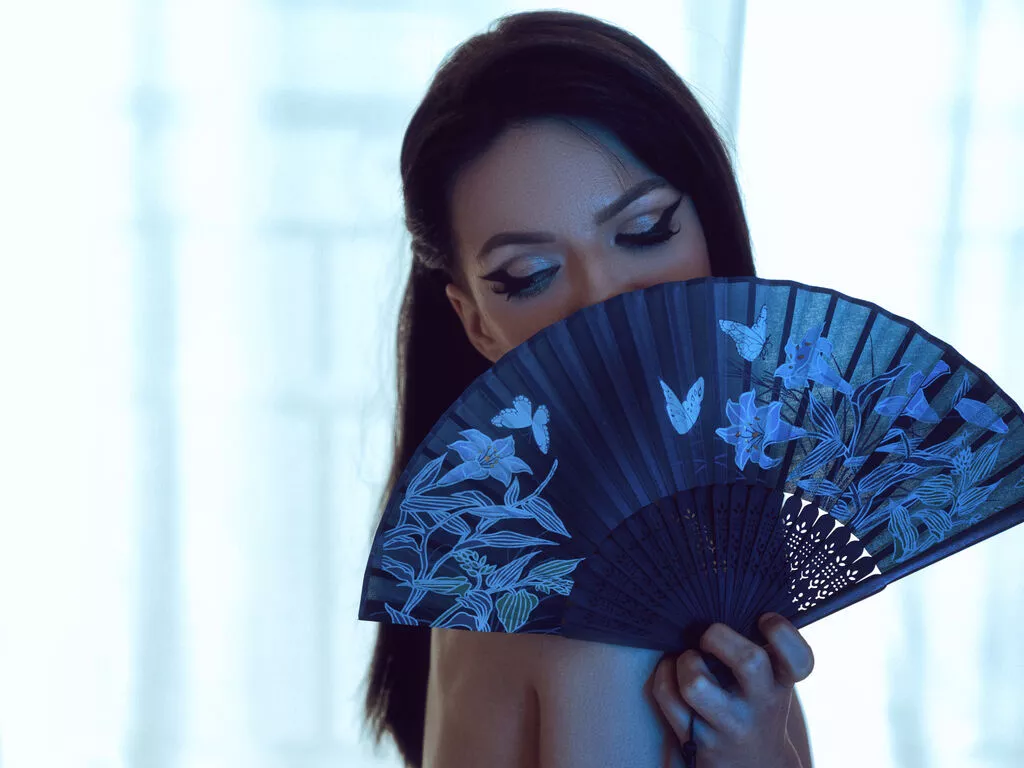 CasseyLeights — The thrill of power shifts - being in control, then giving it up completely. I love deep eye contact, teasing slowly, hearing you beg, and the rush of real connection. Leather, lace, toys, and trust - mix them right and I'm yours. I crave intensity,...