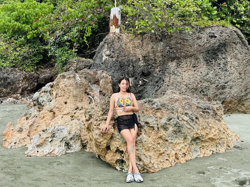 DianeDelosreyes — what i like the most is when you vibe me hard and fuck me my pussy till you cum on my face mmmm