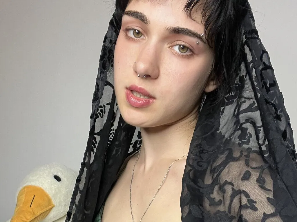 EvaKrum —  Playful energy & teasing games
 Elegant scents & slow moods
 Witty banter
 Aesthetic moments
 Deep voices & confident charm