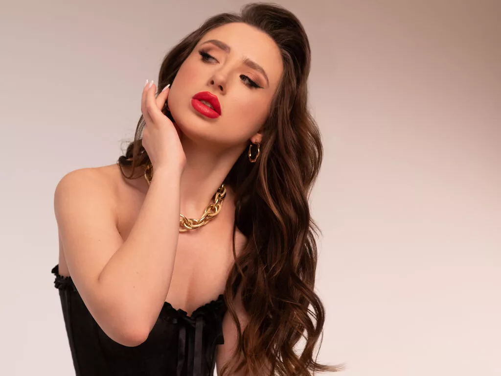 JuliCarter — I like to spend time in the company of intelligent men who know a lot about female beauty and sensuality.