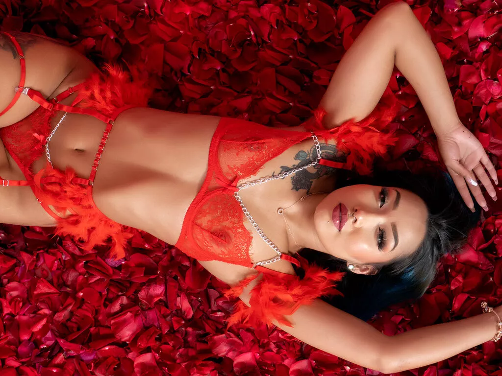 NicoleWesley — As a fine and elegant woman I enjoy jewelry, good wine and deep conversations. I enjoy exercising and taking care of my body. Life is made up of moments that you only live once.