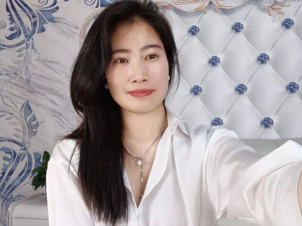 Primerosa — I like a simple and plain style in life, and I am more conscientious and emotional, and I must be dedicated to my partner.