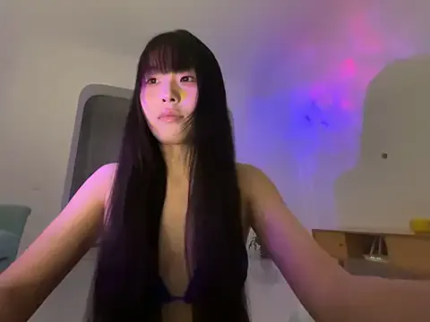 77momomo on StripChat 