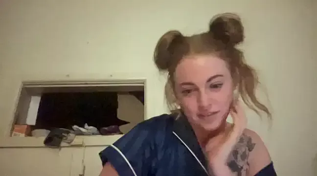 aaprill on StripChat 