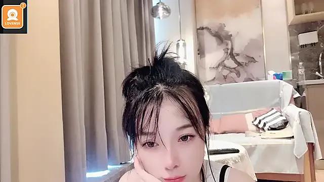 AKiKi711 on StripChat 