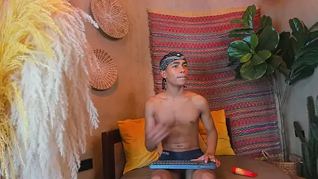 AlanCutee on StripChat 