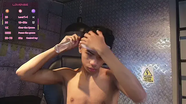 AlanCutee on StripChat 