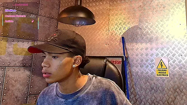 AlanCutee on StripChat 