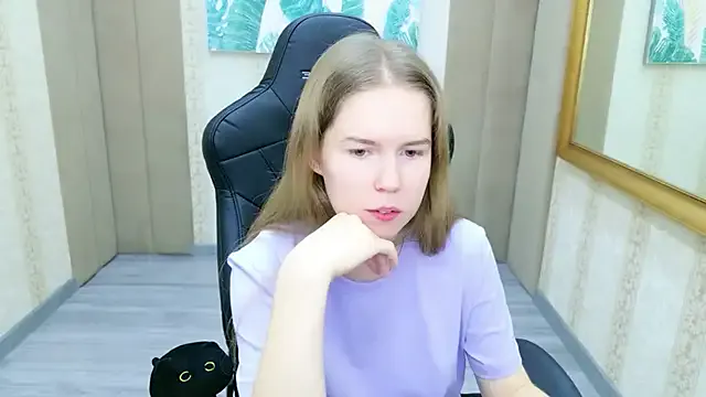 Alida_Brice — blow kiss