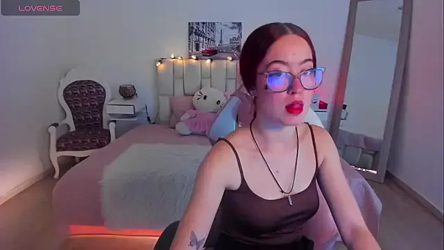 Amaraa_couper1 on StripChat 